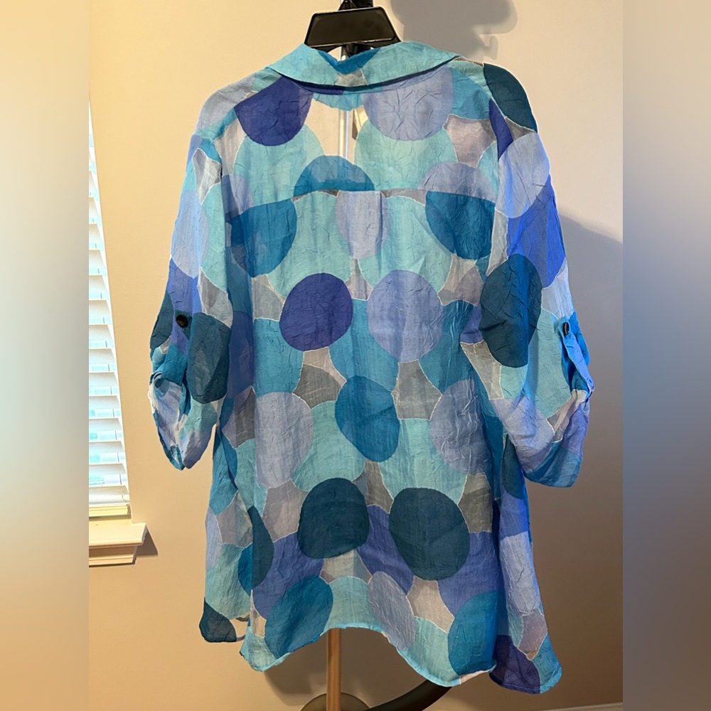 Curvesque Top/Light Jacket - Picture 3 of 5